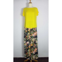 T-Shirt gelb / Hose schwarz geblümt