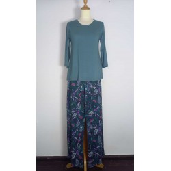 A Shirt pinie / Hose dunkelgrün geblümt