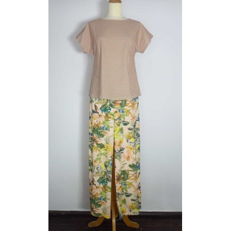 T Shirt Sterne / Hose beige geblümt