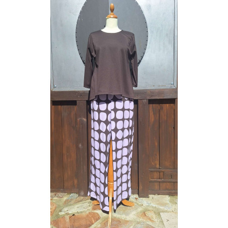 Shirt - braun + Hose flieder + braun